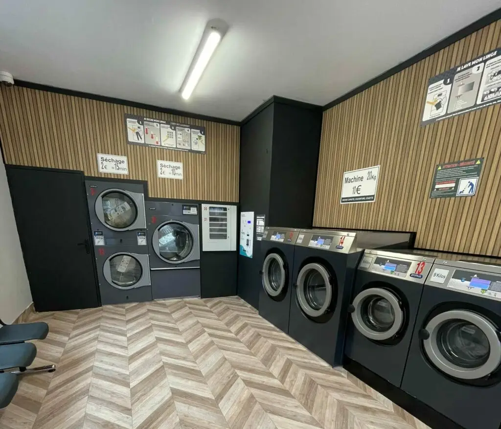 intérieur laverie machines à laver